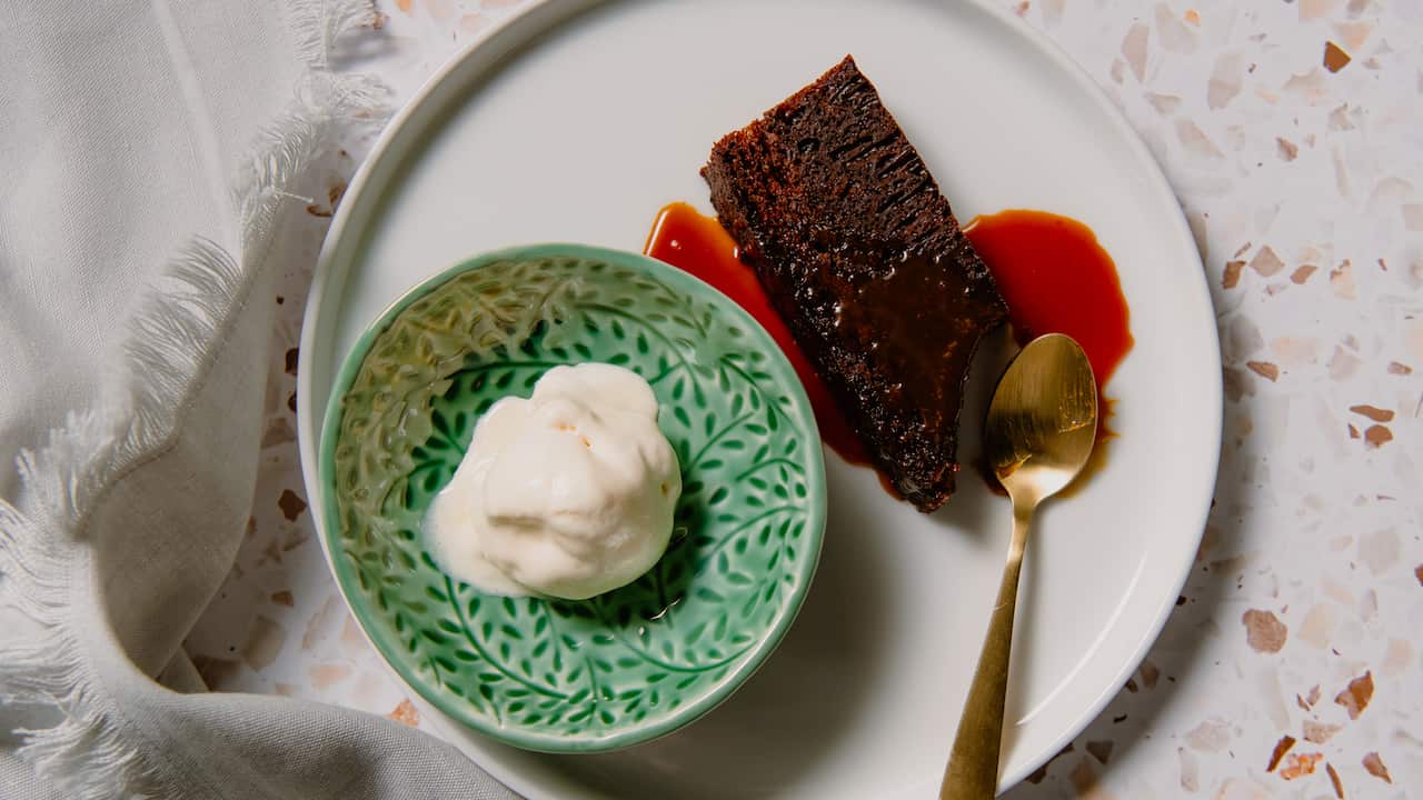 Anthill cake (Kuih sarang semut)