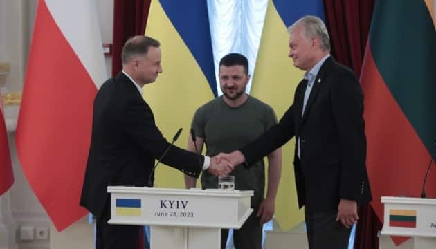 President of Ukraine Volodymyr Zelenskyy at a meeting with President of Poland Andrzej Duda and President of the Republic of Lithuania Gitanas Nausėda told about the current needs of the Ukrainian military. .jpg
