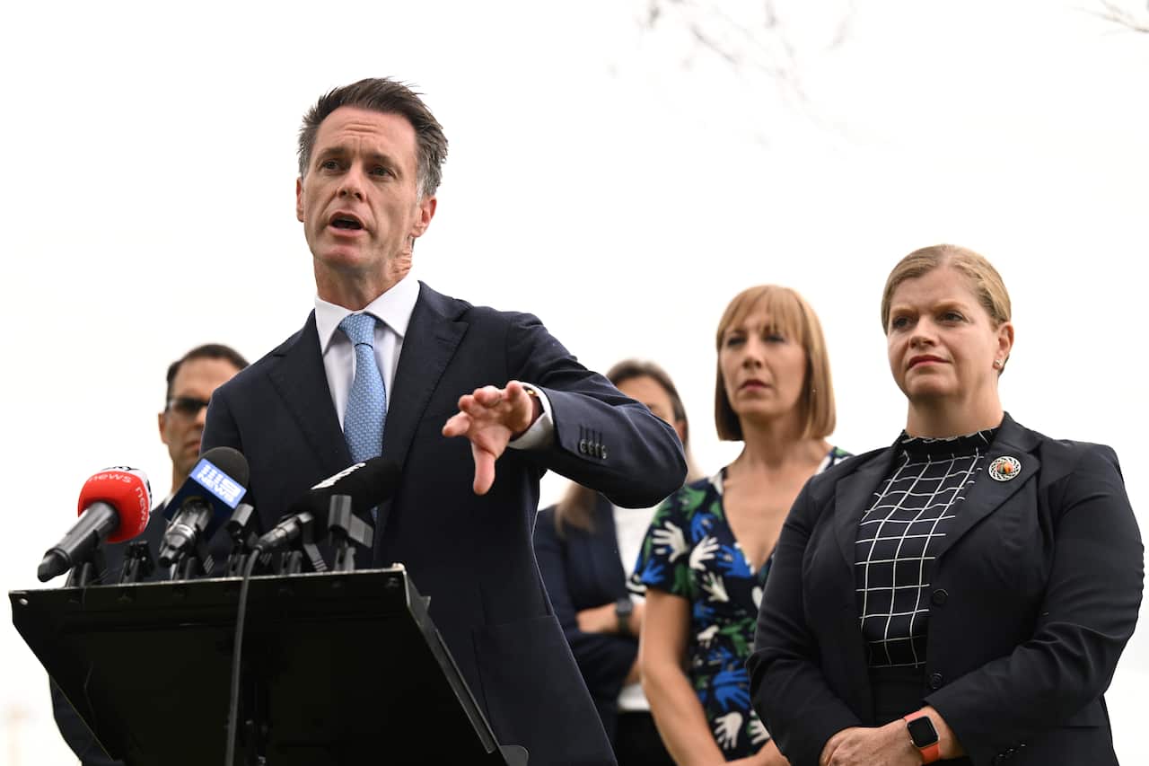 CHRIS MINNS FERRY PRESSER