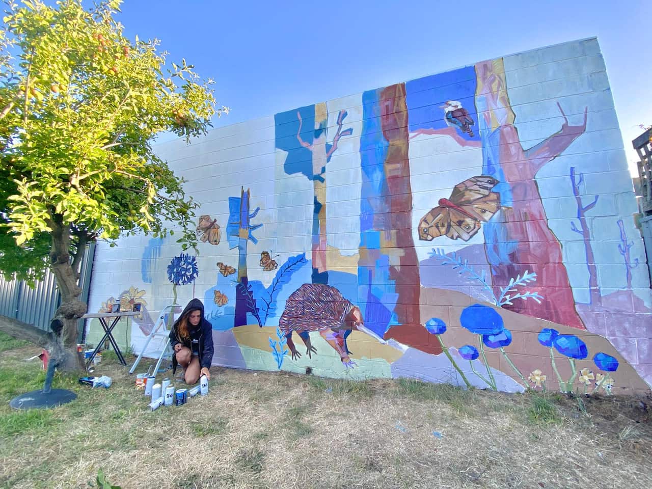 Rossella Zanolini al lavoro. Murales: "A Quiet Life", Beauty Point, TAS.jpg