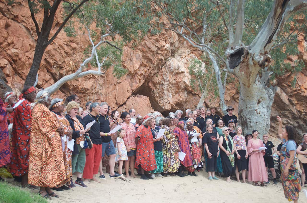 garts1_ep1-red-centre_desert-song-choir-1-sr.jpg