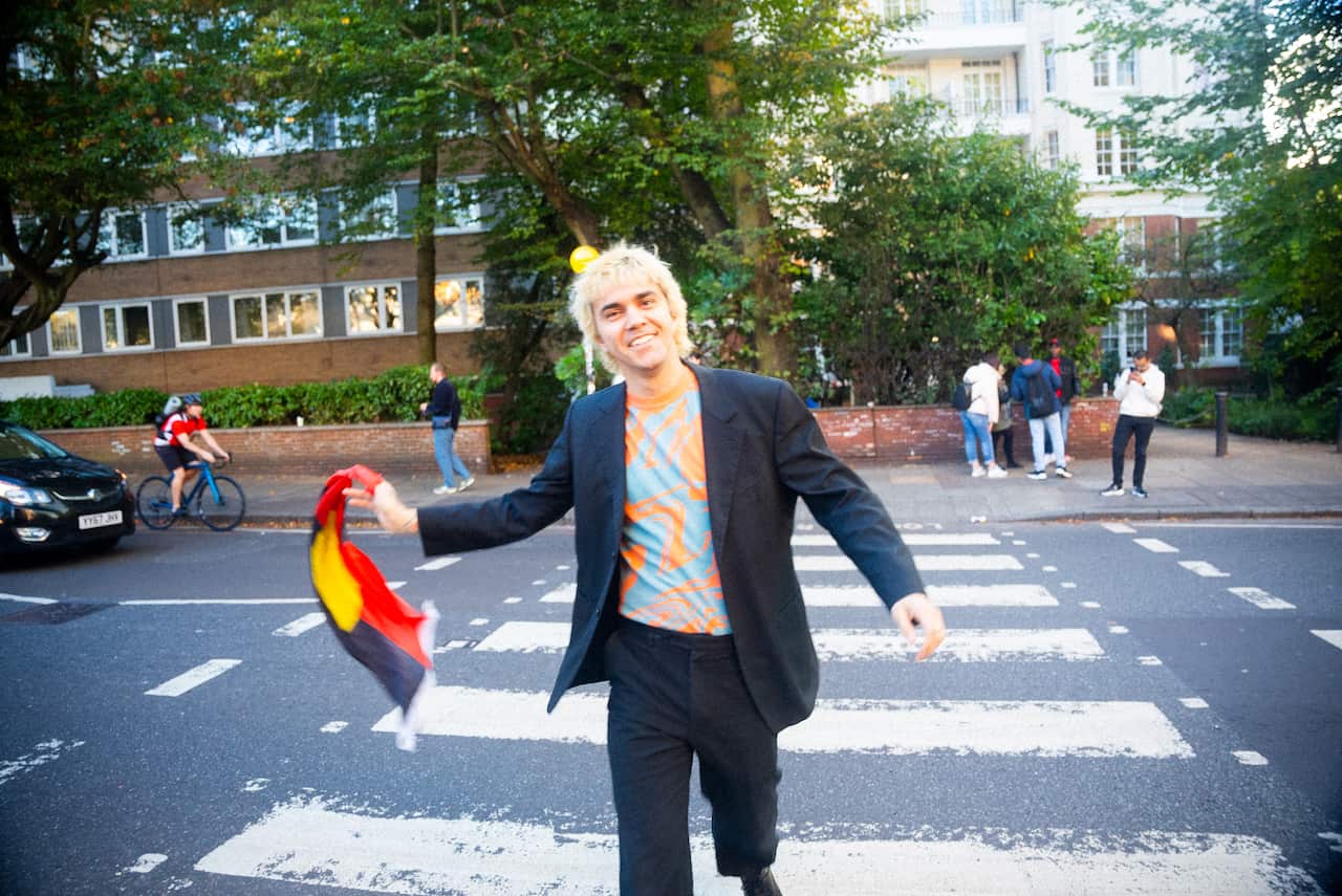 _LEAD_Selve - Breaking Into Heaven_Loki Liddle - flag on Abbey Road crossing_landscape_HI RES.jpg