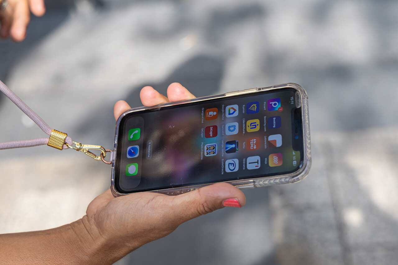 FRANCE IPHONE 12 SALES