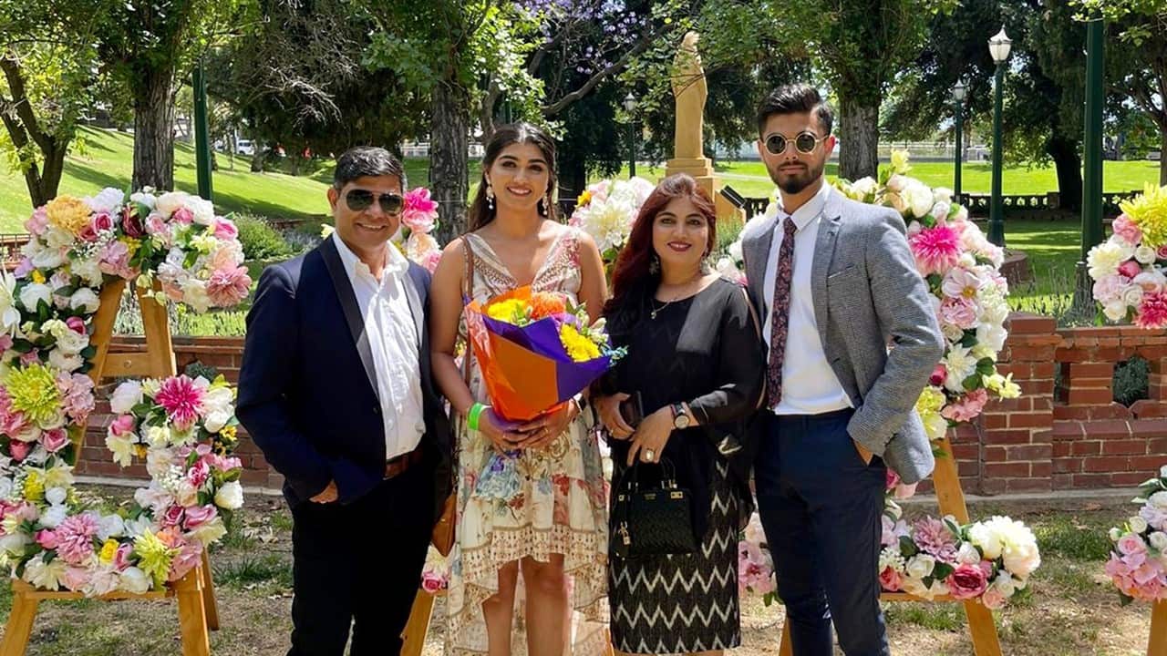 Muskan Jangra with family.jpg