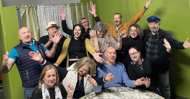 Ο θεατρικός θίασος της ΕΕΑΜΑ στις πρόβες της παράστασης «Η γυνή να φοβήται τον άνδρα» 