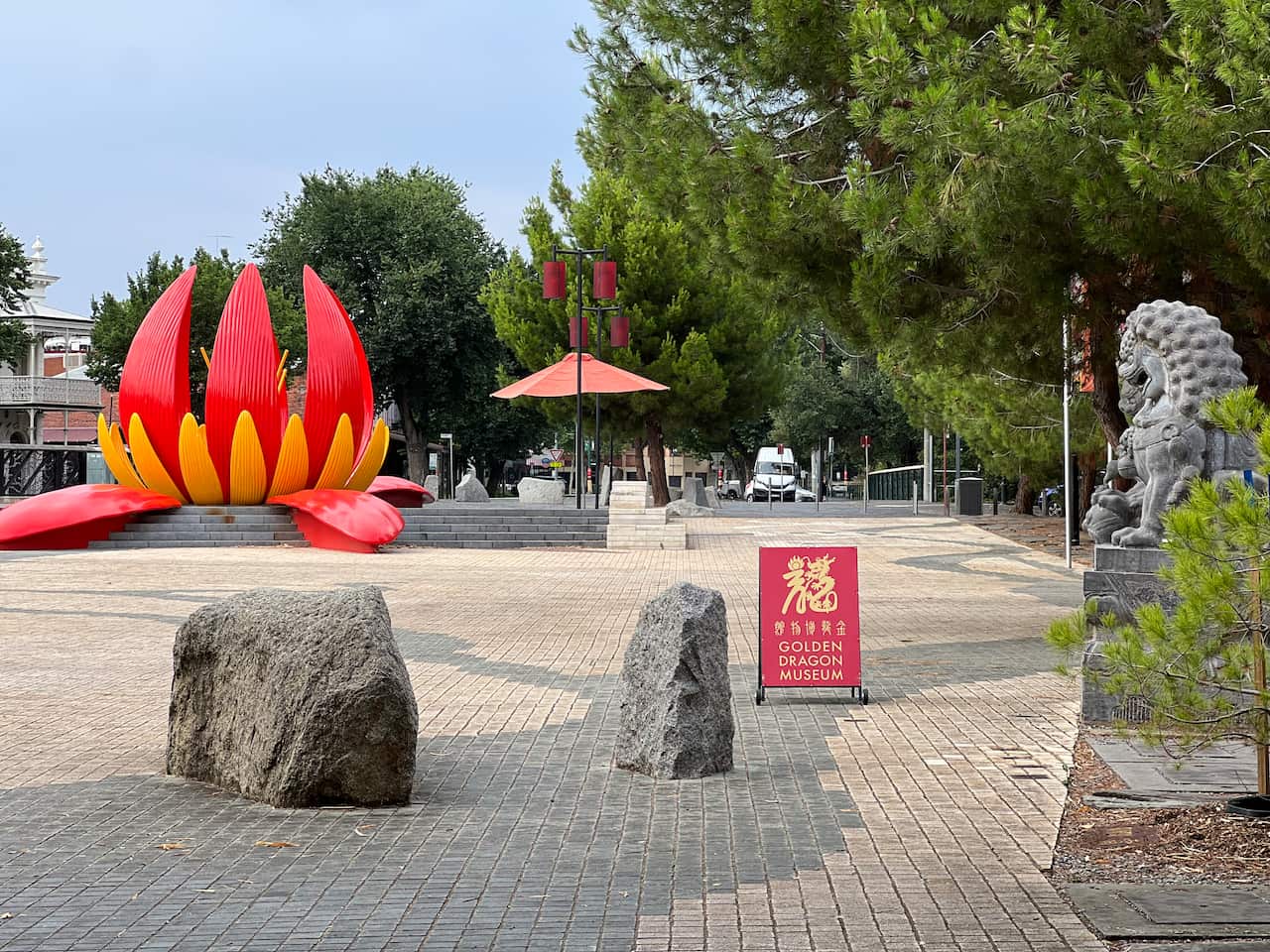 本迪戈金龙博物馆前广场.jpg
