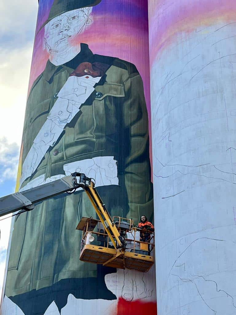 En este colosal mural quedará plasmada la imagen de un soldado adolescente llamado Harold Thomas Bell. 