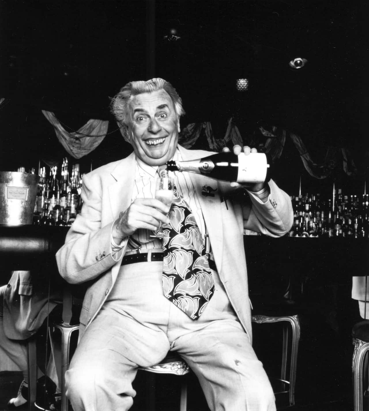 Barry Hump as Sir Les Patterson