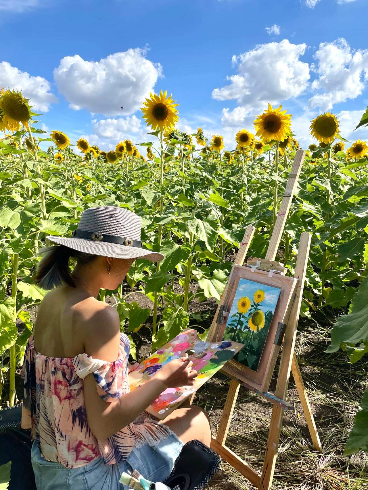 Candy Ng 2021 Started working on my art, painting in Sunflower field_melbourne fine artist_candyngart.jpeg