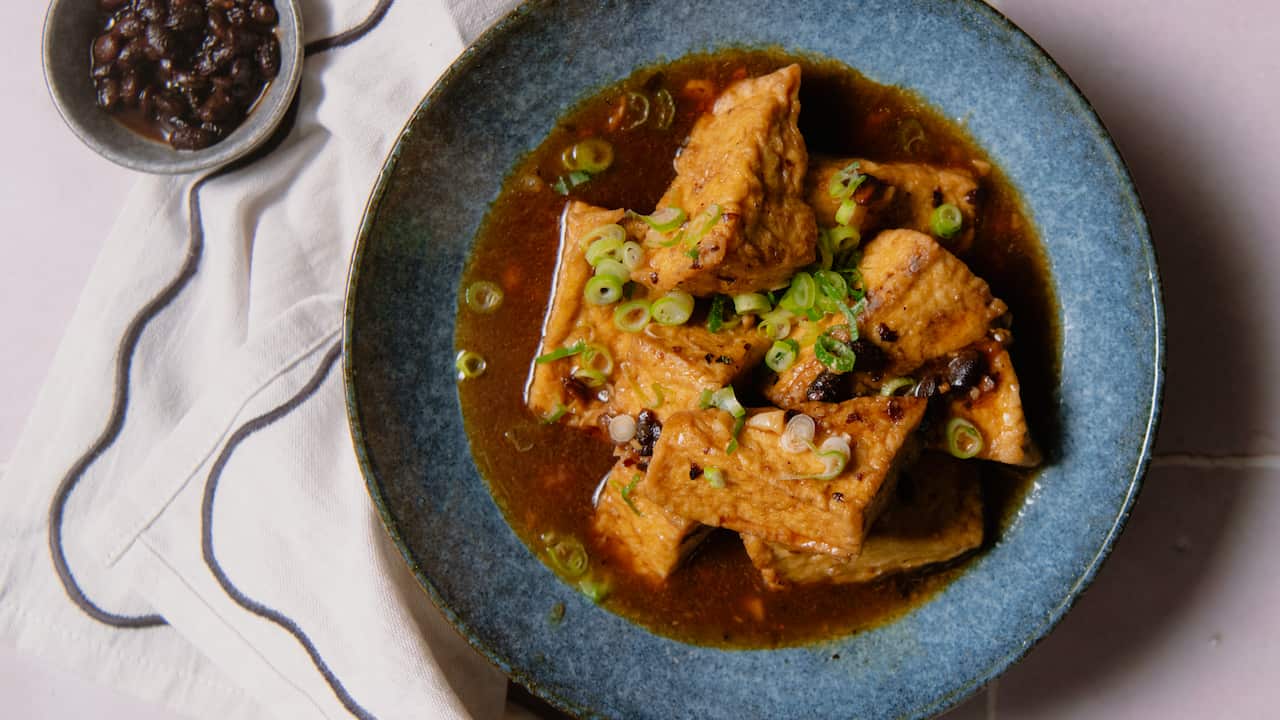 Braised tofu with black beans