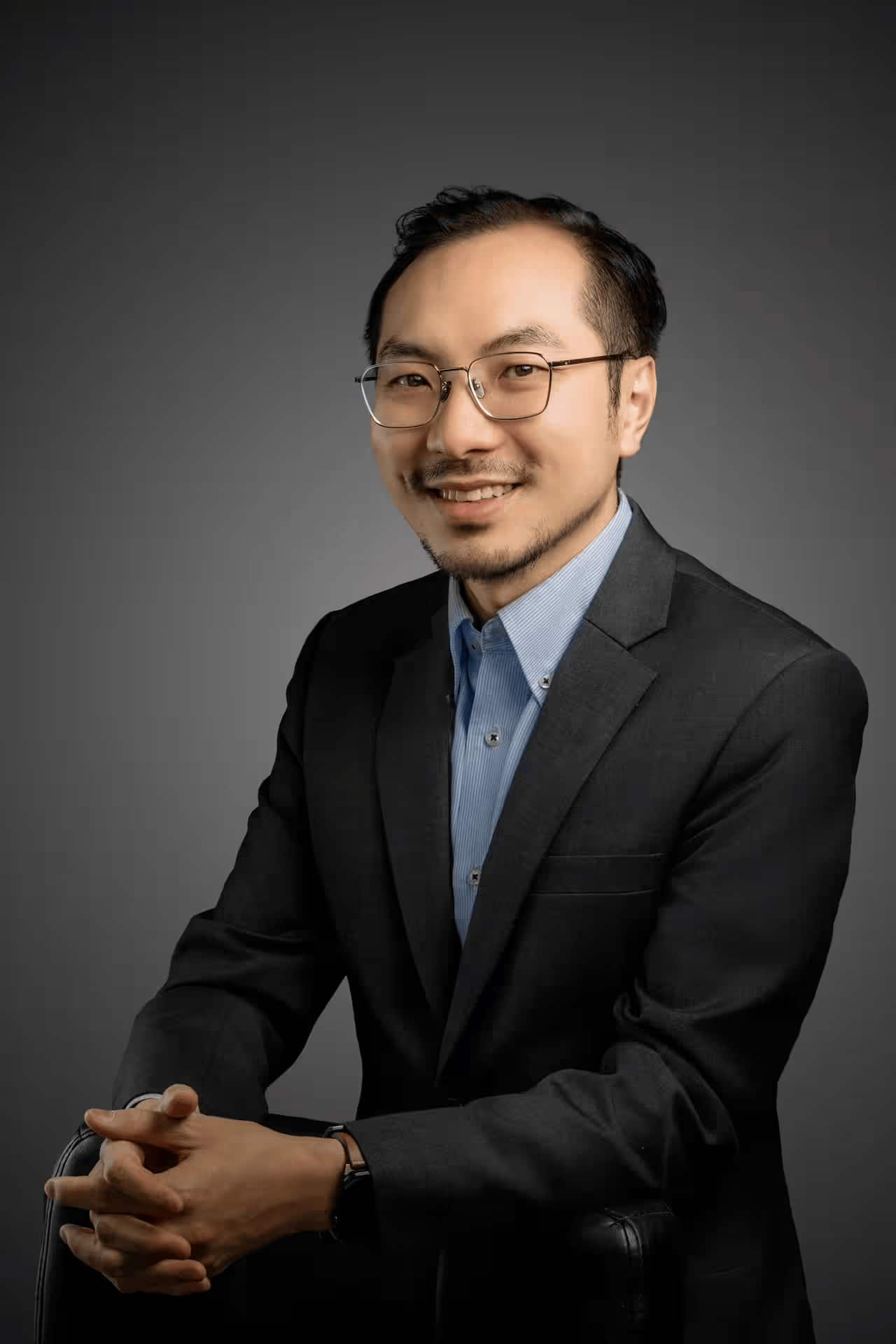 A man posing for a photo.