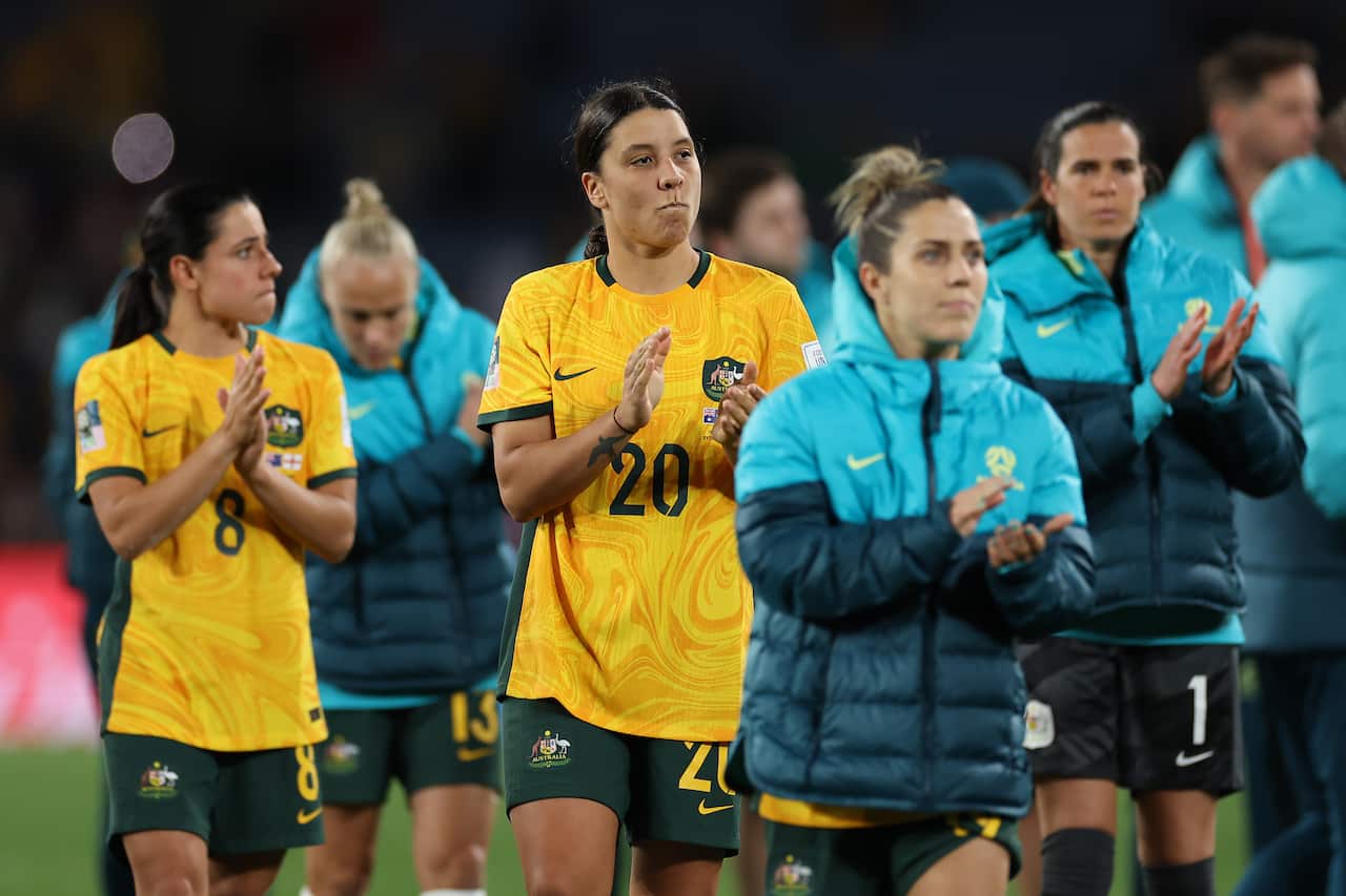 Sam Kerr and Australia players applaud fans after the team's 1-3 defeat against England.