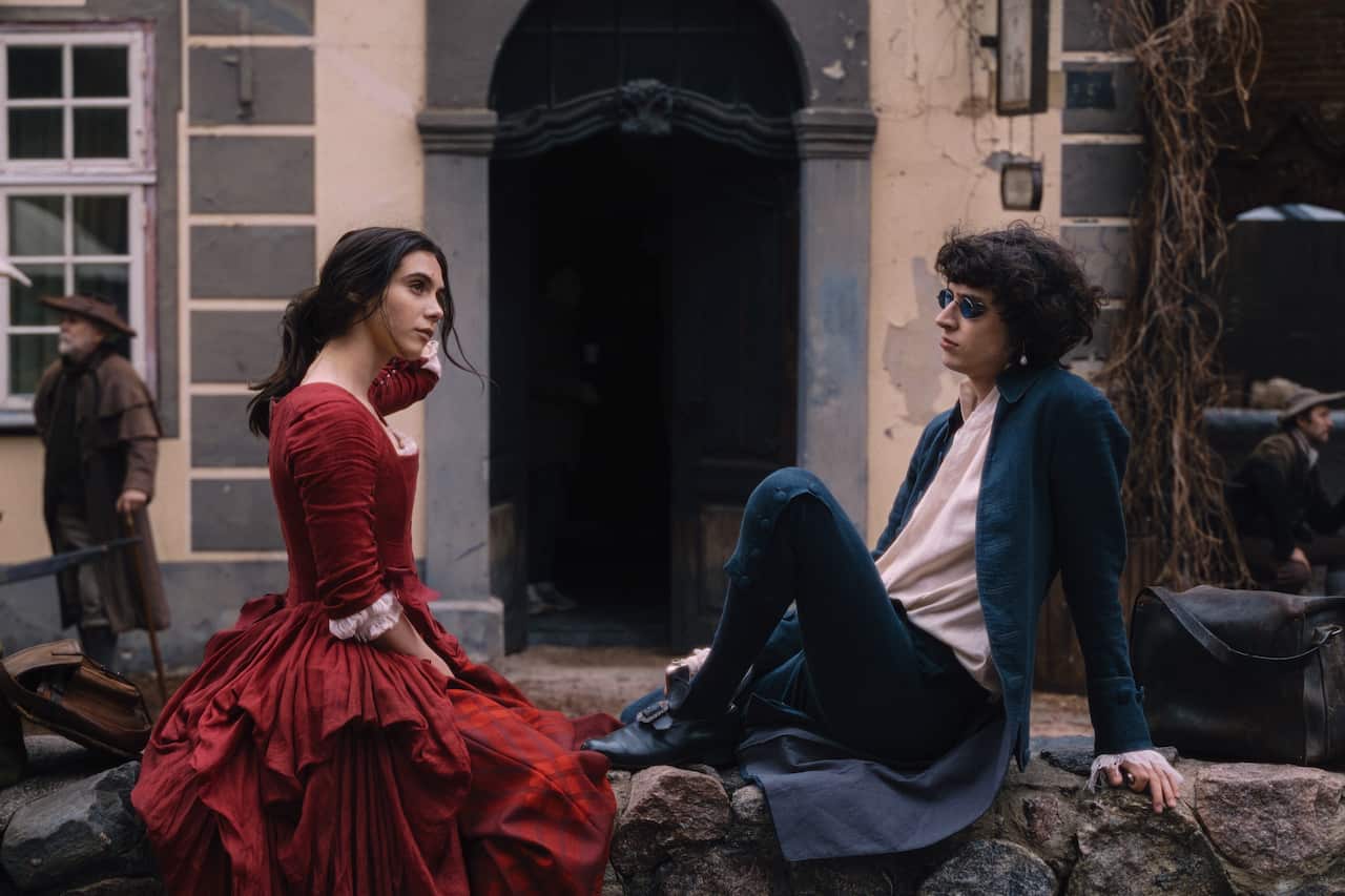 Havana Joy Josephine Braun as Maria Anna Mozart and Eren M. Güvercin as Amadeus Mozart.