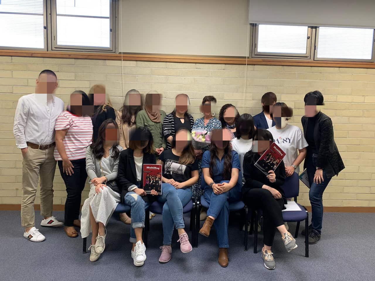 Caroline與新移民成人英語課程的同學合照