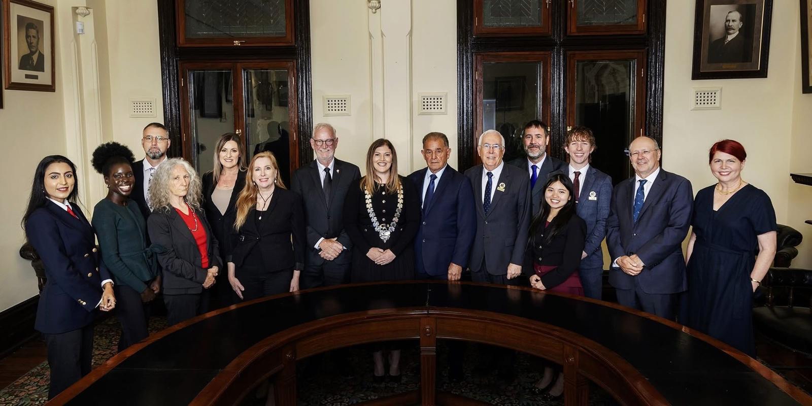 Nav Kaur_western Australia with team.jfif