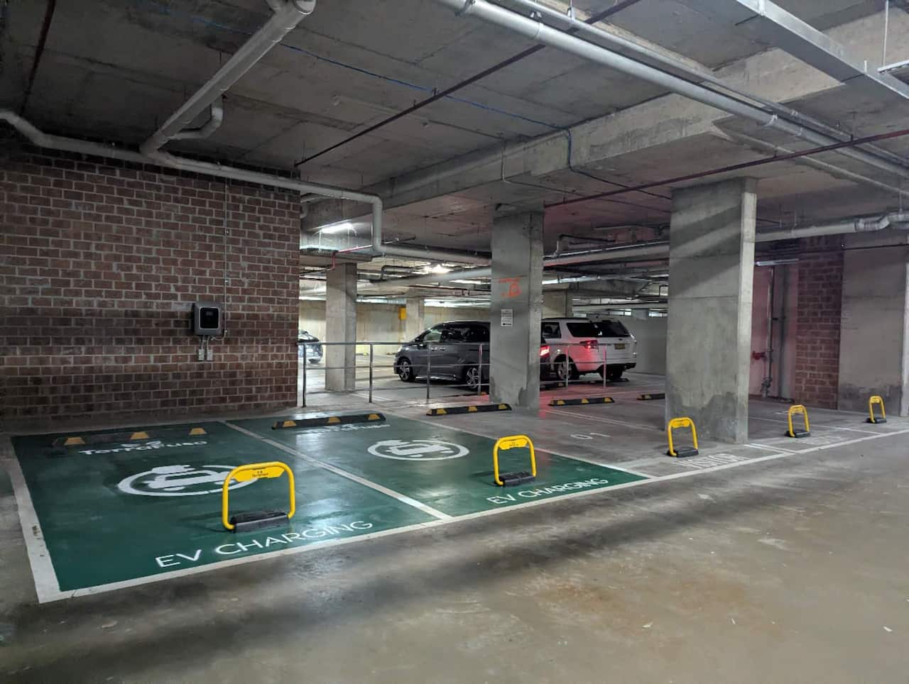 Jack 团队在公寓楼安装的充电设备