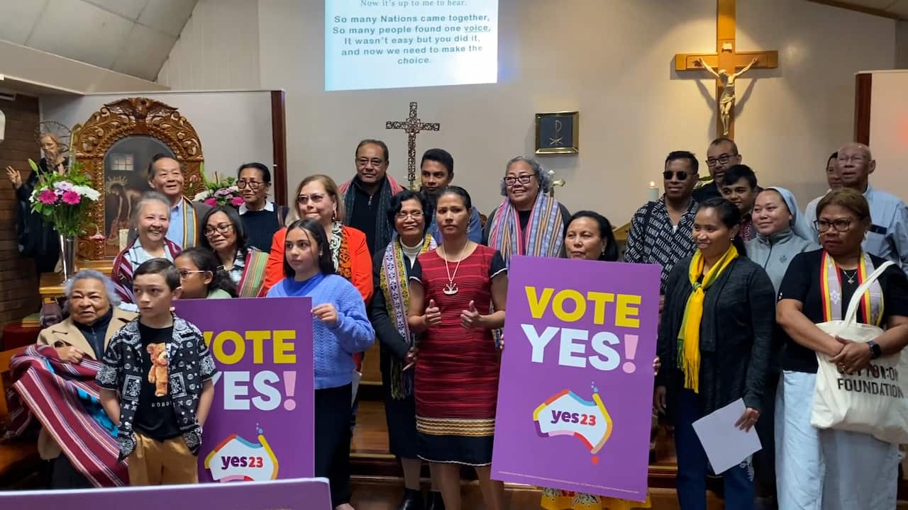 Membru komunidade katolik Timor oan hananu knananuk "Lian" iha igreija.jpg