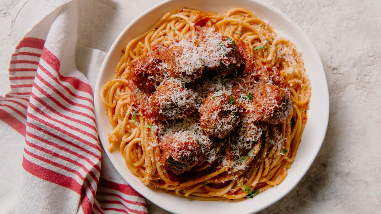 Garlic meatball bucatini