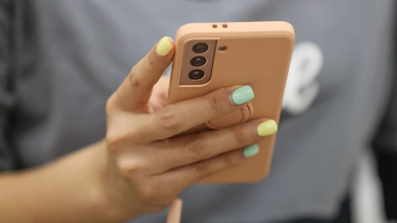 Australia Passes Law Banning Social Media Access For Under 16s