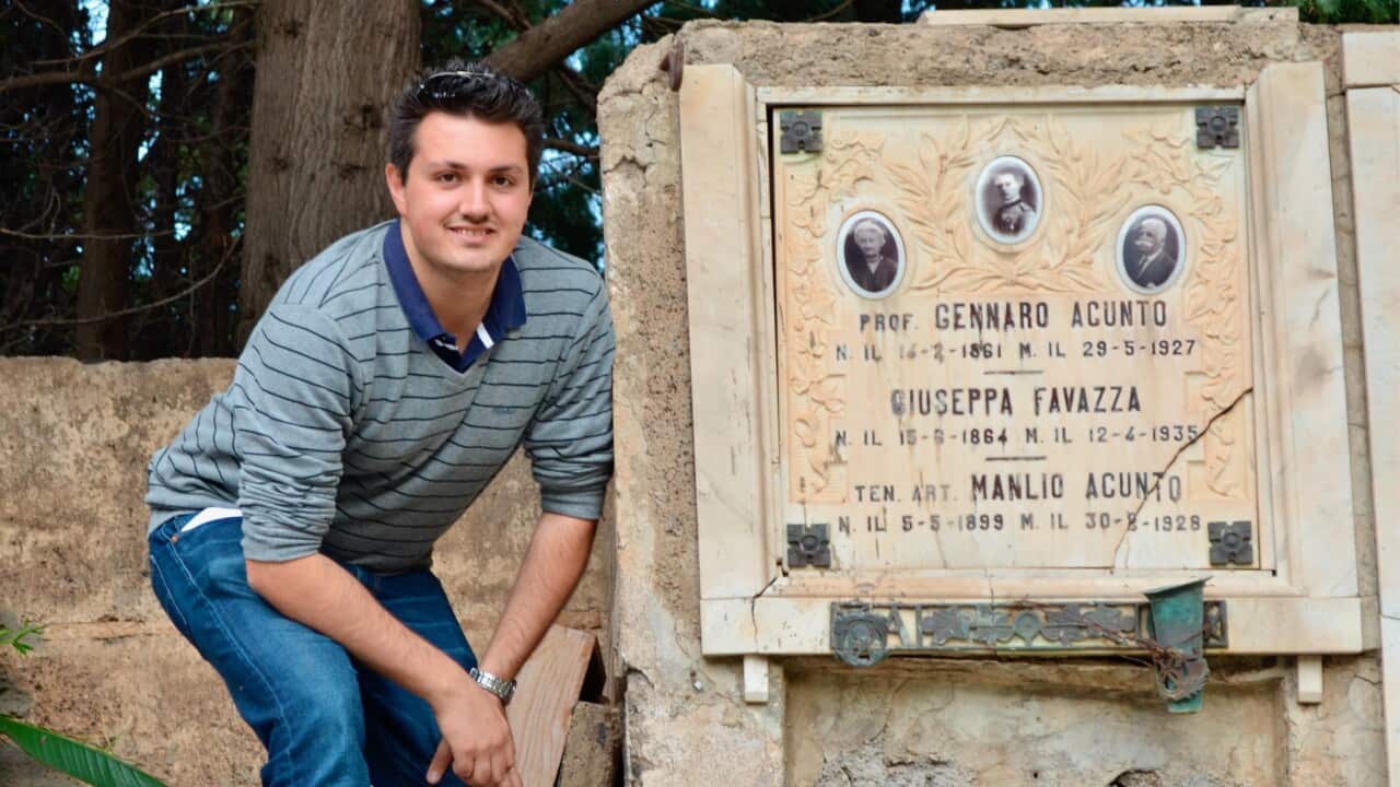 Michael Angelini al cimitero di Santa Salina nel 2015
