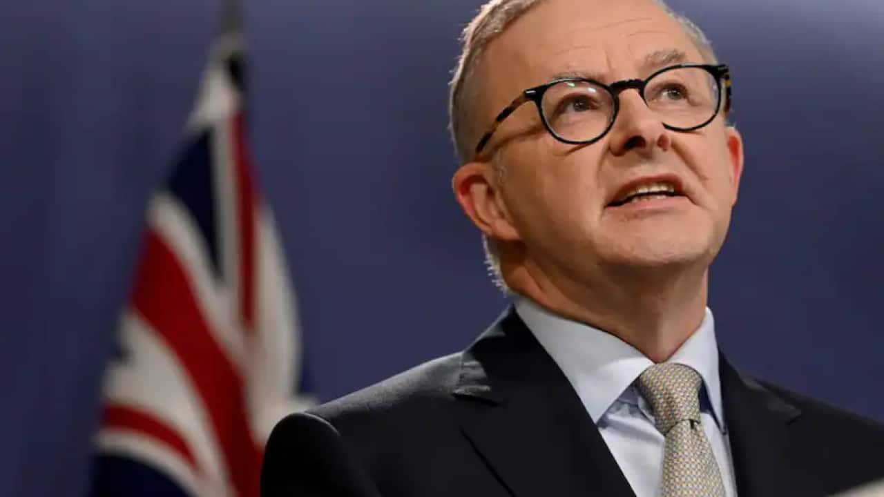 Opposition Leader Anthony Albanese has started his election campaign vowing to bring the country together, and saying Australians deserve a better future. Source: AAP / BIANCA DE MARCHI/AAPIMAGE