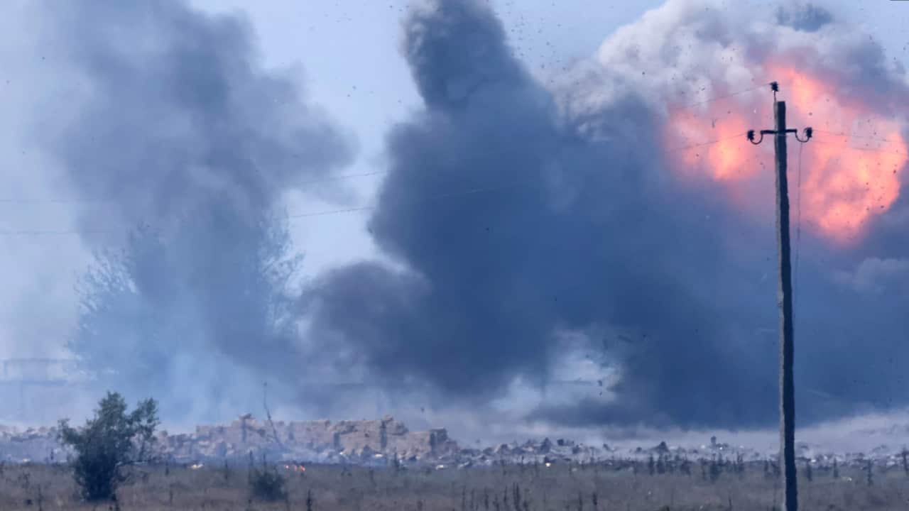 Крим. Дим від вибуху боєприпасів у Джанкойському районі, 16 серпня 2022 року.png