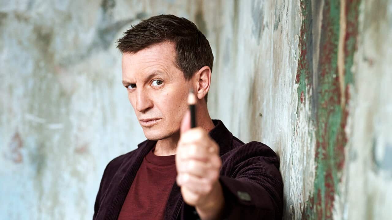 Rove McManus for Life Drawing LIve