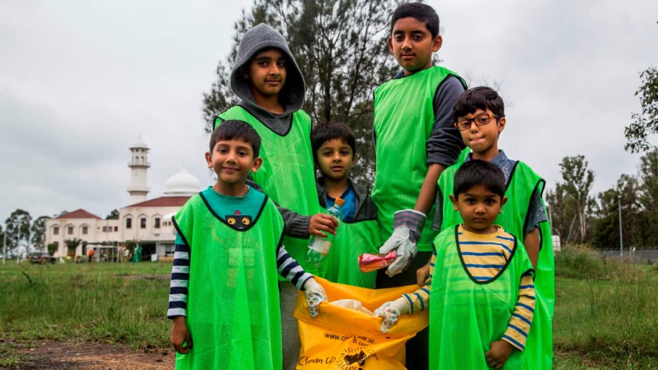 Volunteers from the Ahmadiyya Muslim Association of Australia.