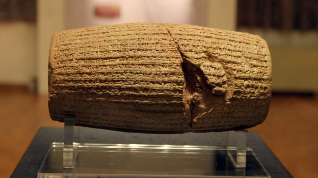 cyrus_cylinder_121128_b_getty_312897467