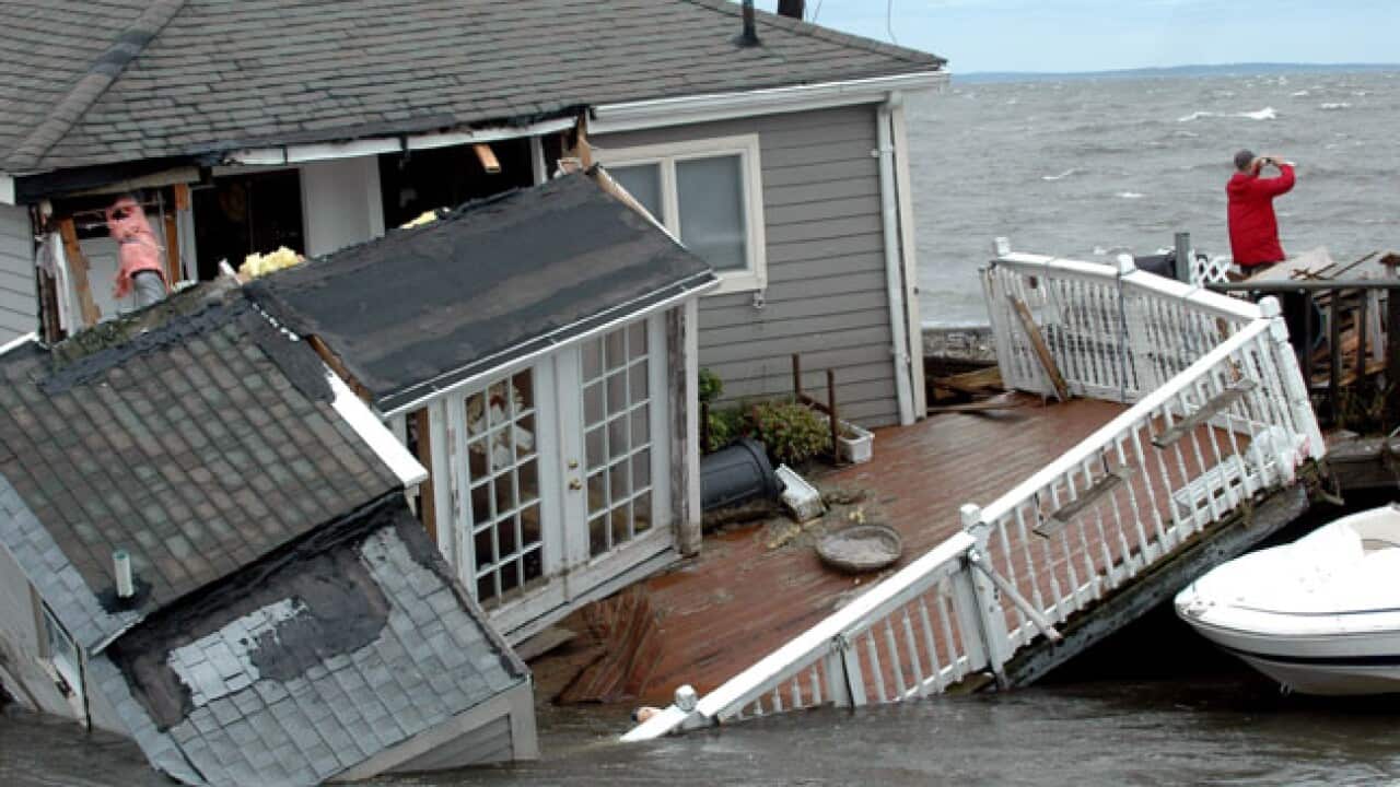 110829_House_submerged_NCarolina_B_AAP_1204980326