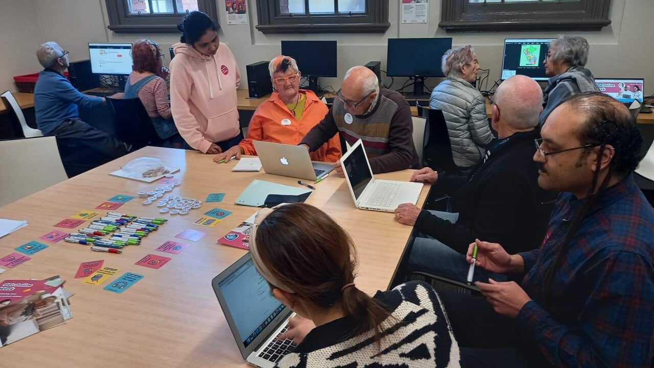 A digital skills class at Yarraville Community Centre in Melbourne (SBS).jpg