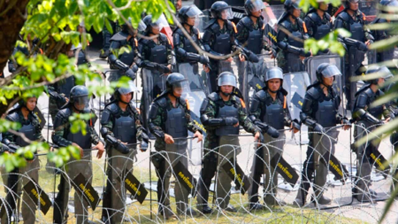 bangkok_soldiers_phalanx_100315_B_ap_746689813