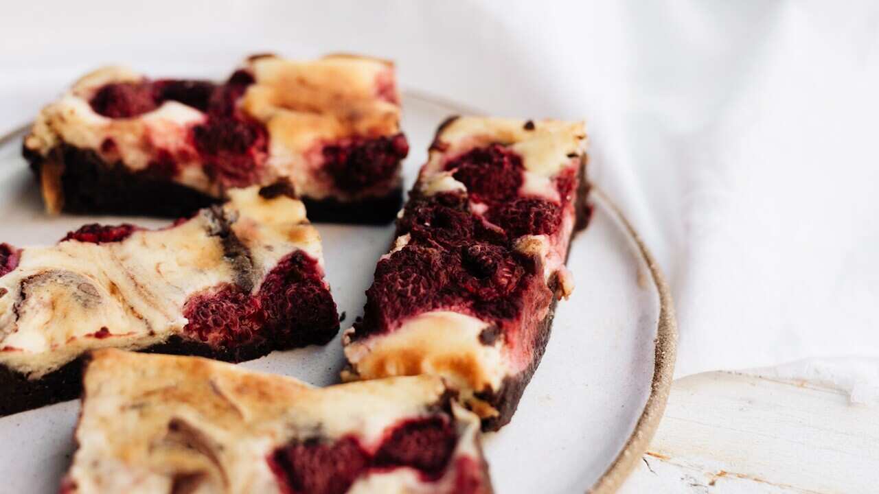 Cheesecake brownies with raspberries