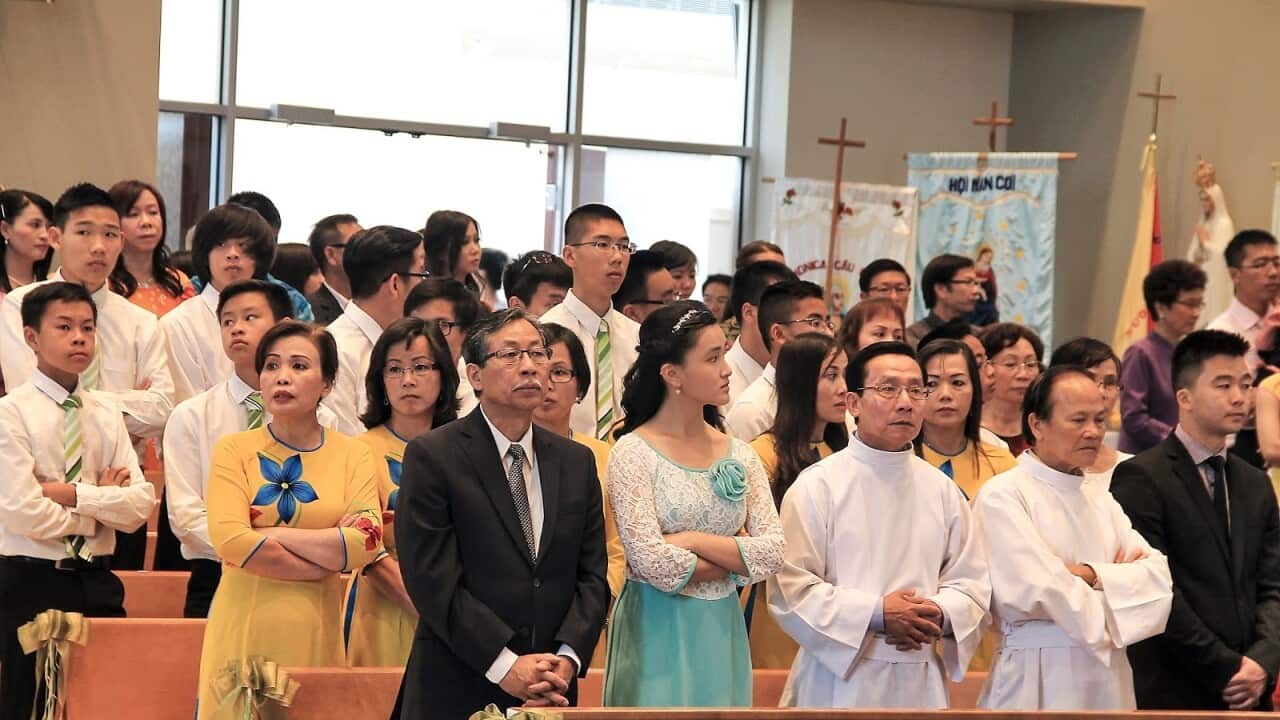 Việc chính phủ cấm tụ tập 100 người với các sinh hoạt trong nhà đồng nghĩa với việc đóng cửa các thánh lễ Chúa Nhật ở các nhà thờ và nhiều sinh hoạt tôn giáo tại chùa