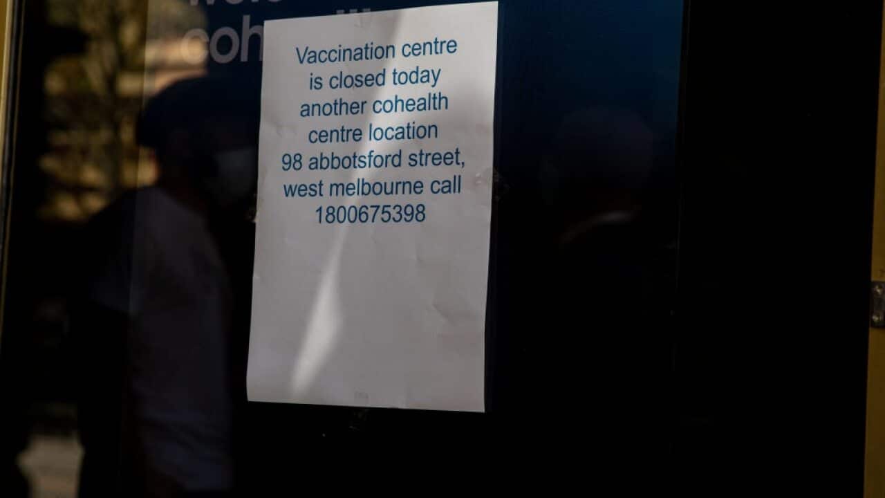 A sign is seen advising visitors the temporary closure of the Cohealth Melbourne Town Hall vaccination centre on 23 September, 2021.