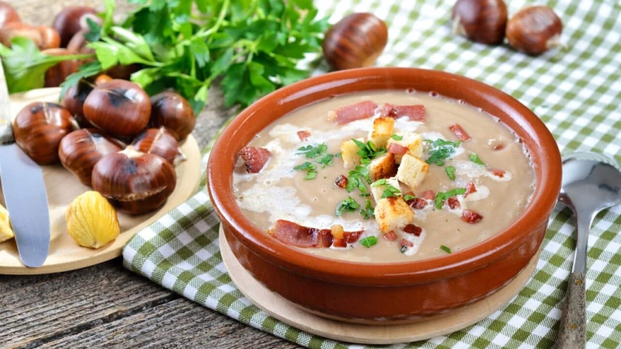 Il territorio dell’Irpinia è rinomato per la coltura delle castagne e della nocciola.