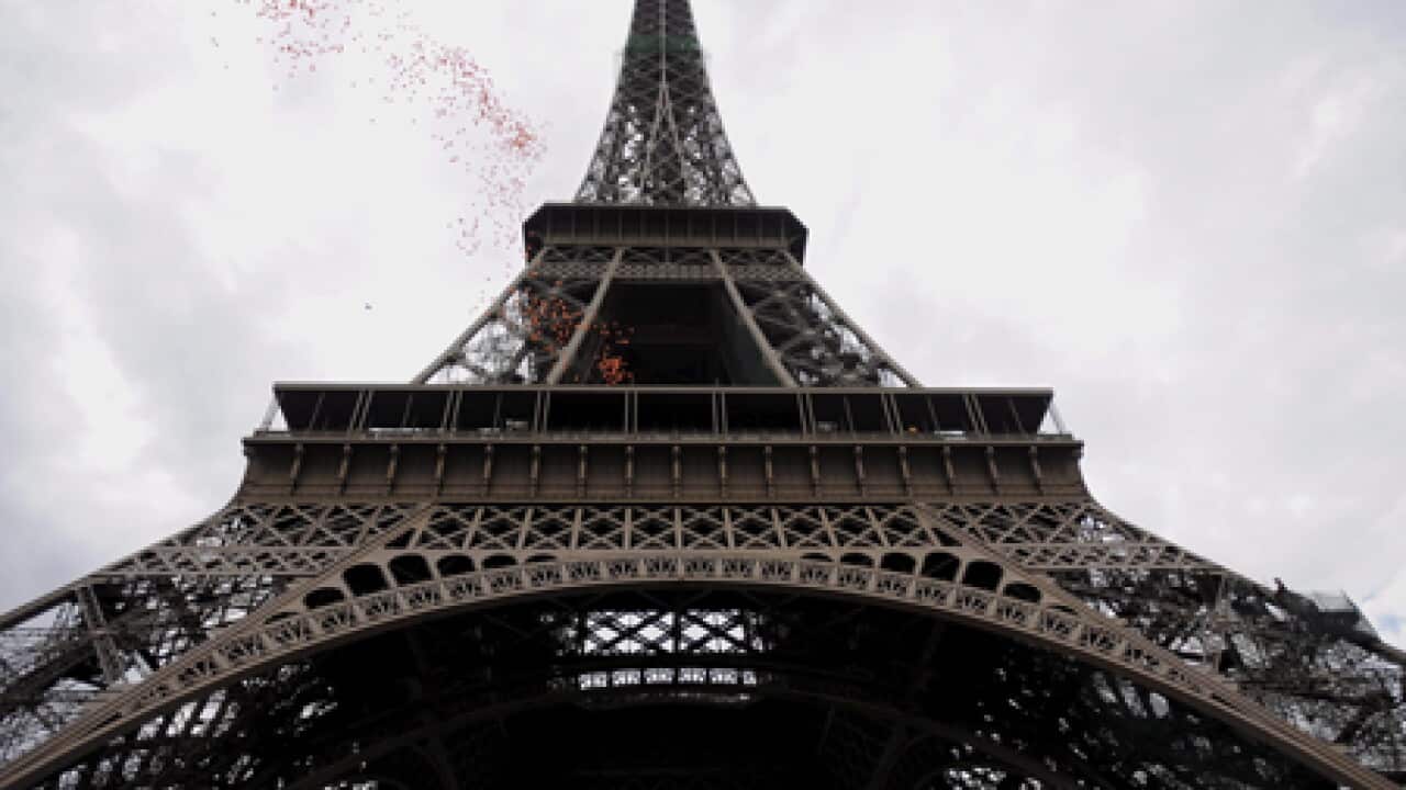 eiffel_tower_wide_100915_B_epa_353597340