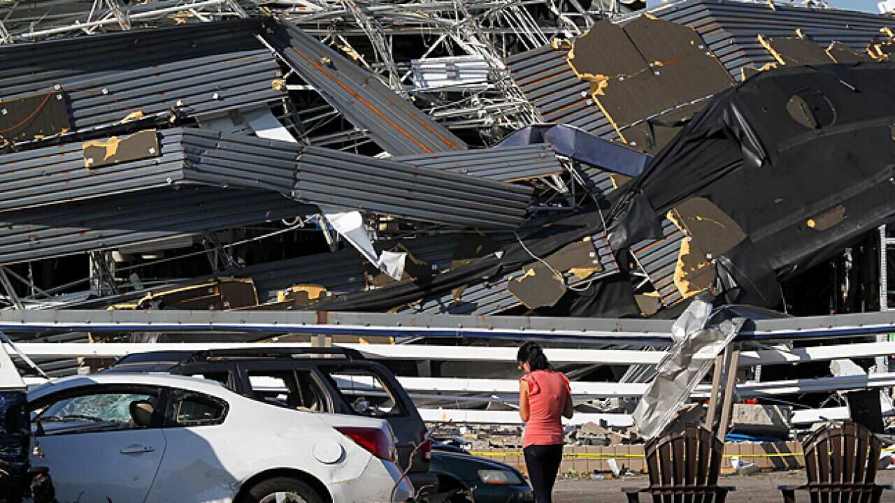 tornado_us_110418_L_aap_1462917352