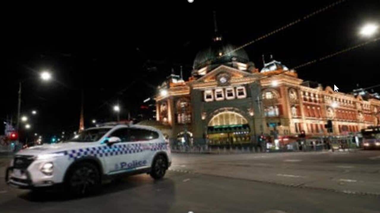 Polícia Viktórie stáži ulice od nedele 2. augusta 2020, keďže je v čase vyhlásenej katastrofy povinná večierka a zákaz vychádzania v Melbourne medzi 20.00 a 5.00