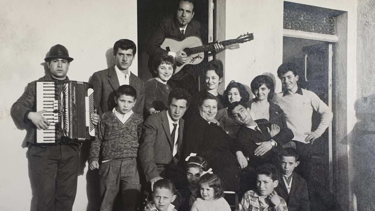 PETROLO COPERTINA.jpg