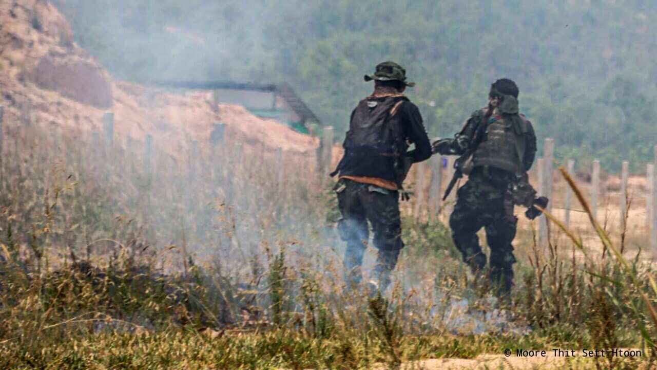 ဓါတ်ပုံ - တပ်မဟာ ၆အတွင်း တိုက်ပွဲဝင်နေသည့် KNLA ပူးပေါင်းတပ်ဖွဲ့ Cobra စစ်ကြောင်း - Moore Thit Sett Htoon
