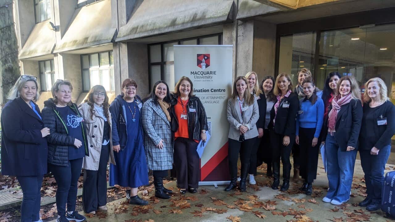 Δρ Πατρίσια Κορομβόκη με συναδέλφους της.jpg