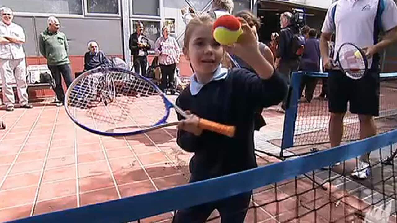 tennis_indig_kids_L_sbs_705313825