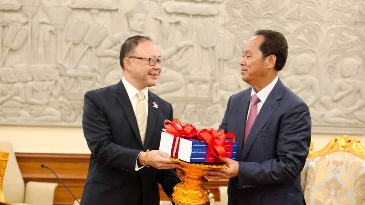 Australia Ambassador to Cambodia Pablo Kang and Cambodia Minister of Land Management and Construction Chea Sophara