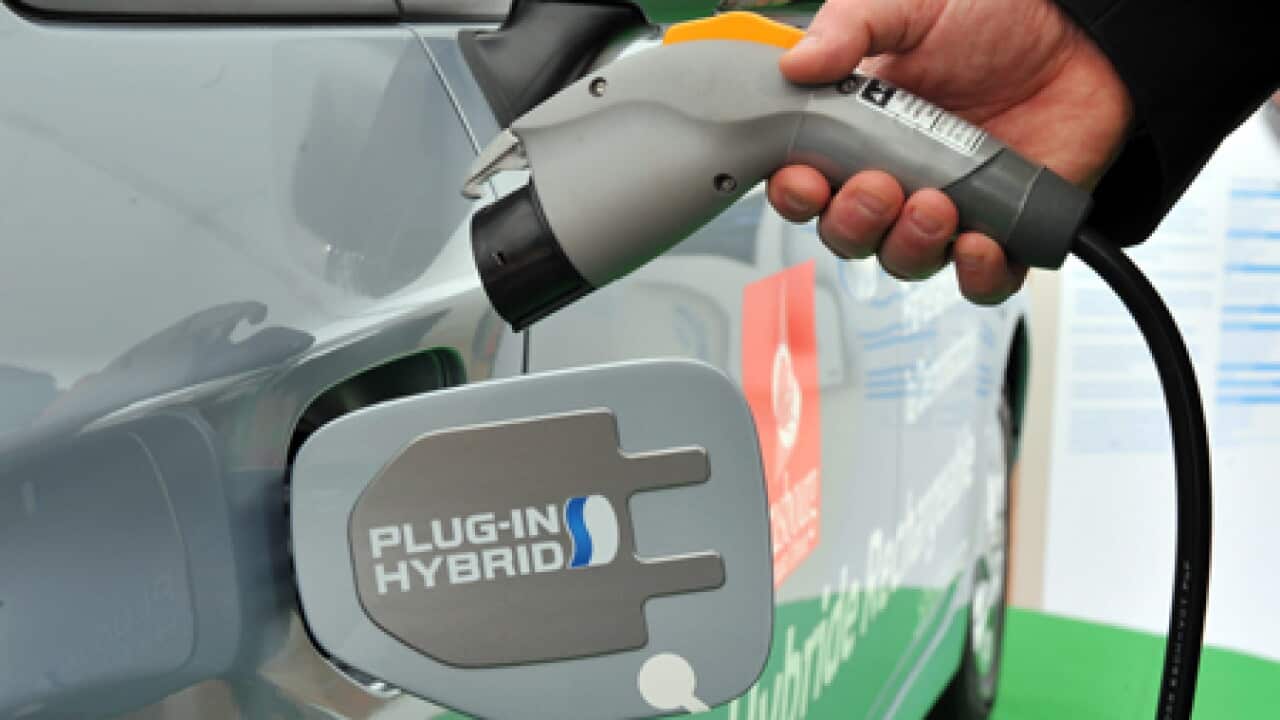 electric-car_station_L_100522_aap_2076080990