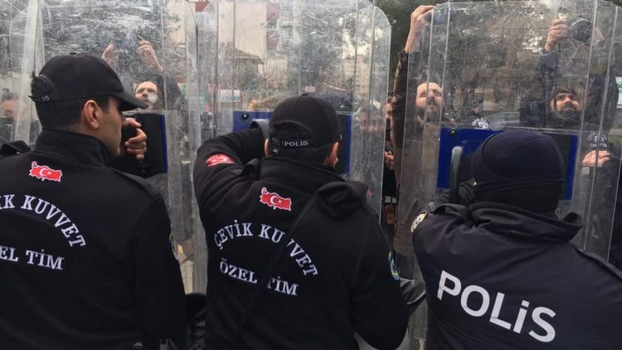 Police preventing Diyarbakir Mayor to speak