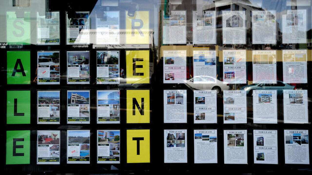 Houses for sale and lease are advertised in the window of a real estate agent at Bondi in Sydney, Friday, April 24, 2009. (AAP Image/Tracey Nearmy) NO ARCHIVING
