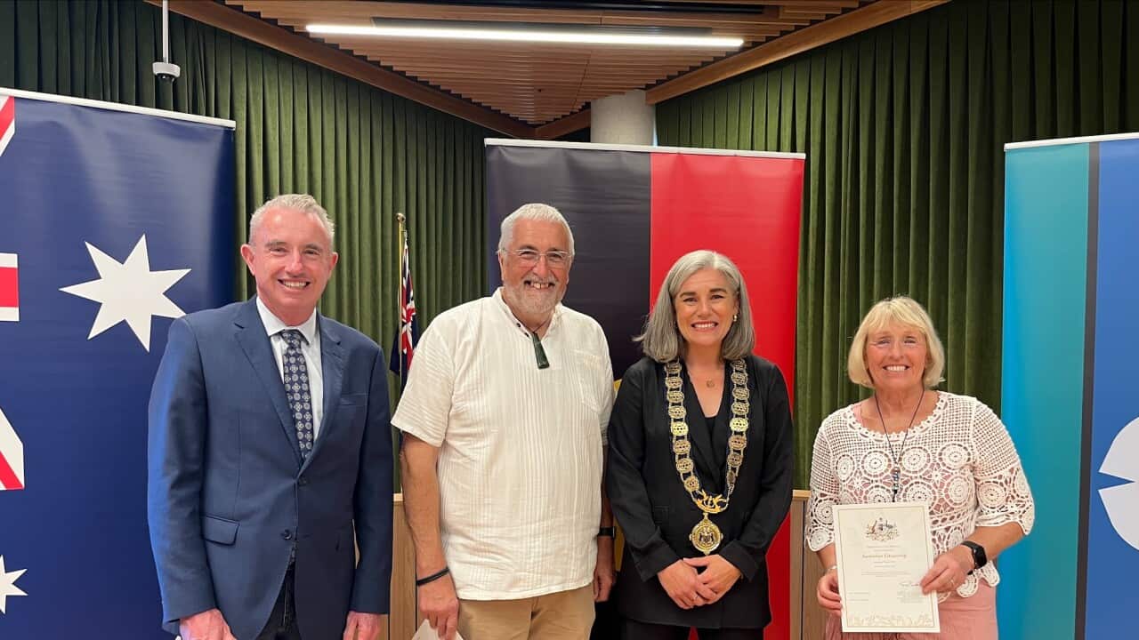 Allan Lee (2nd left) joined the group of Australia's newest citizens in a ceremony in the City of Coffs Harbour in New South Wales - SBS.