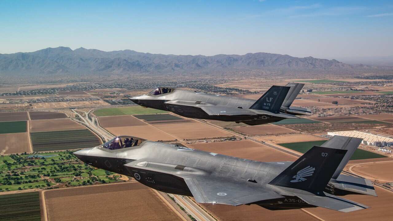 Photographer Shoots Upside Down To Capture Impressive Aircraft Images
