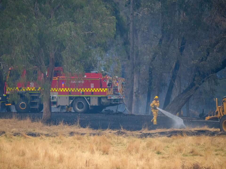 Fire crews putting out bushfires in Victoria – AAP